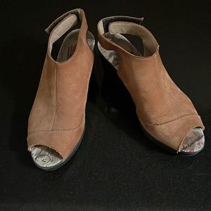CLAMP Suede Wedge Sandal Natural Size 37